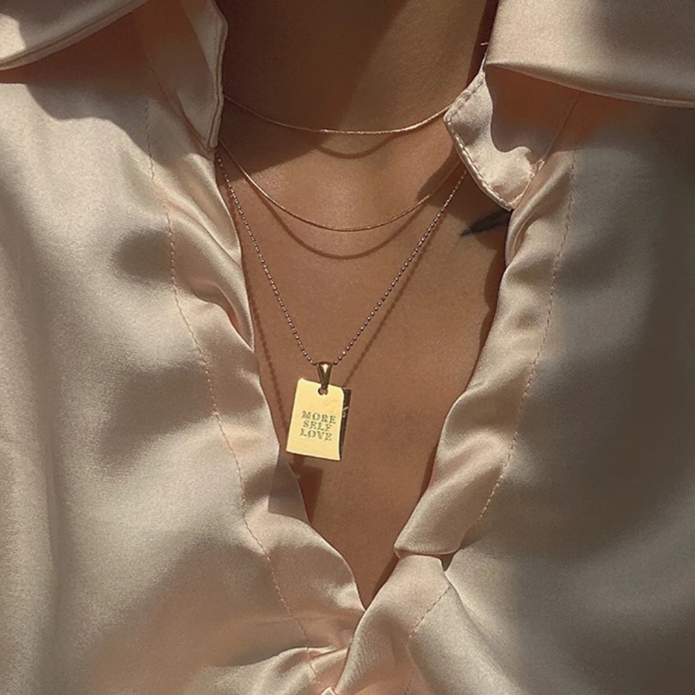 NEW 18K GOLD ENGRAVED LETTER MESSAGE SQUARE PENDANT BEADS CHAIN NECKLACE - Picture 3 of 7